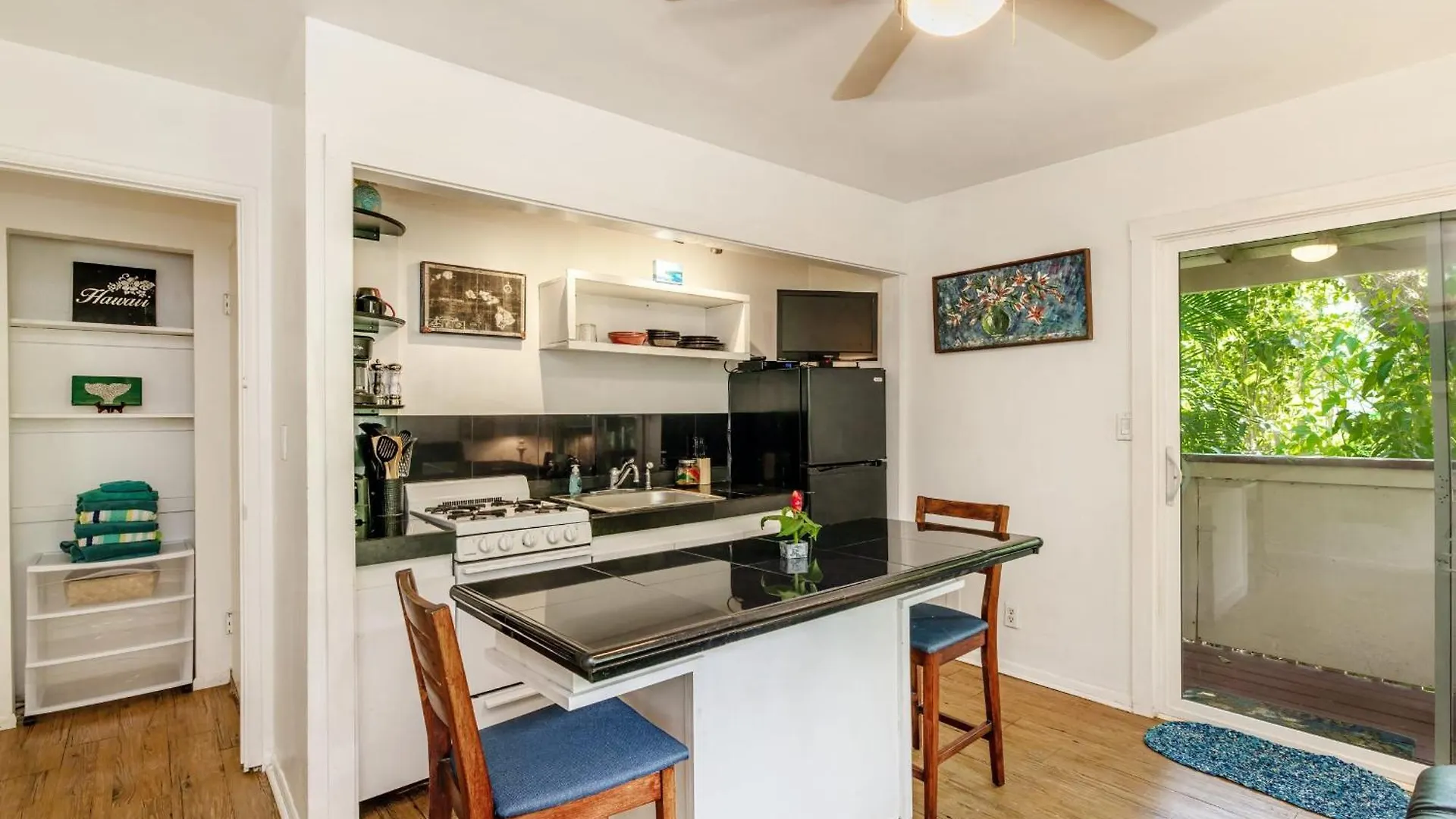 Charming Beach Apartment Your Hawaiian Getaway هاليوا 0*,  الولايات المتحدة الأمريكية